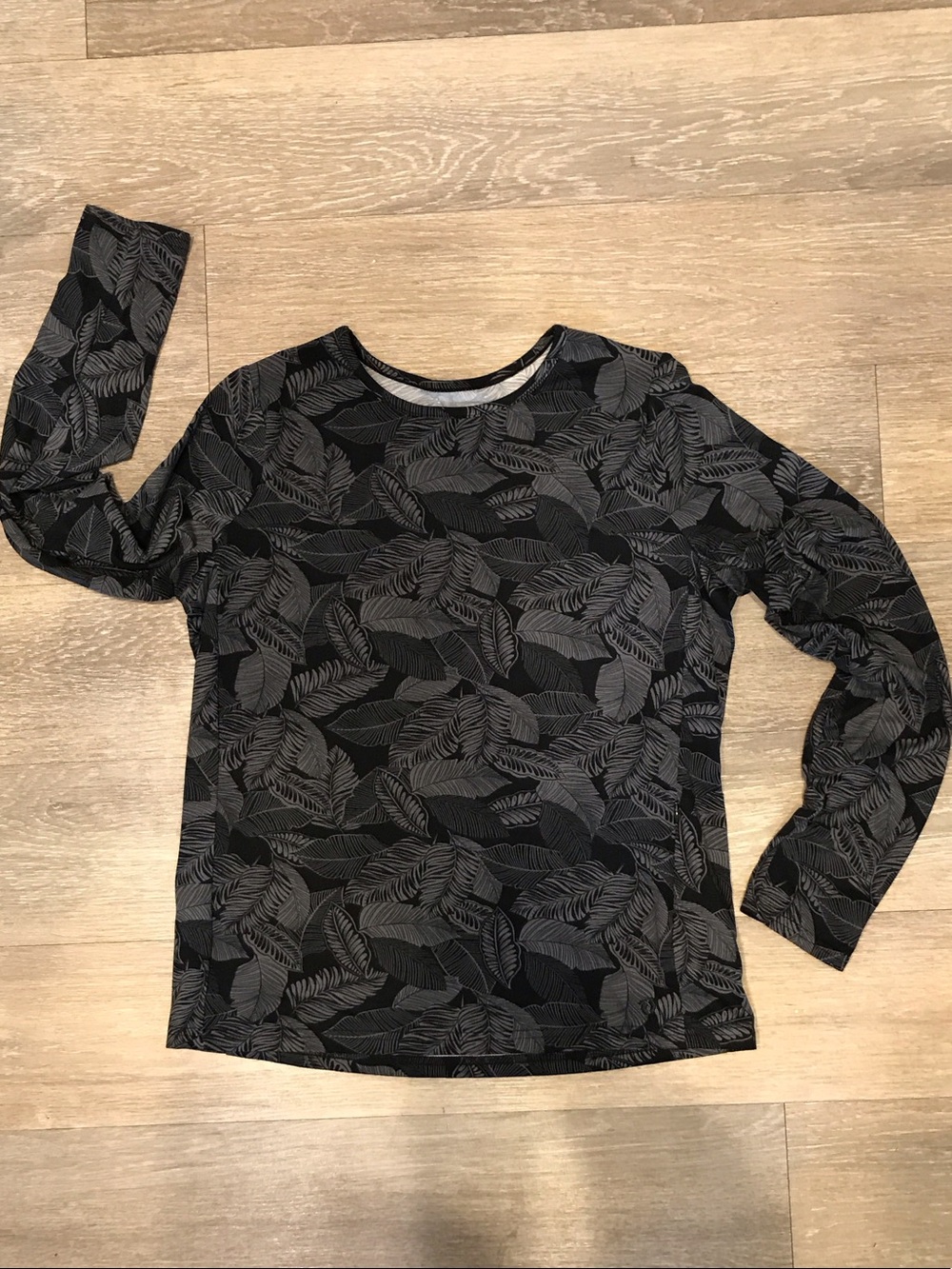 Hang Ten Women's Long Sleeve Sun Shirt in Black and Gray